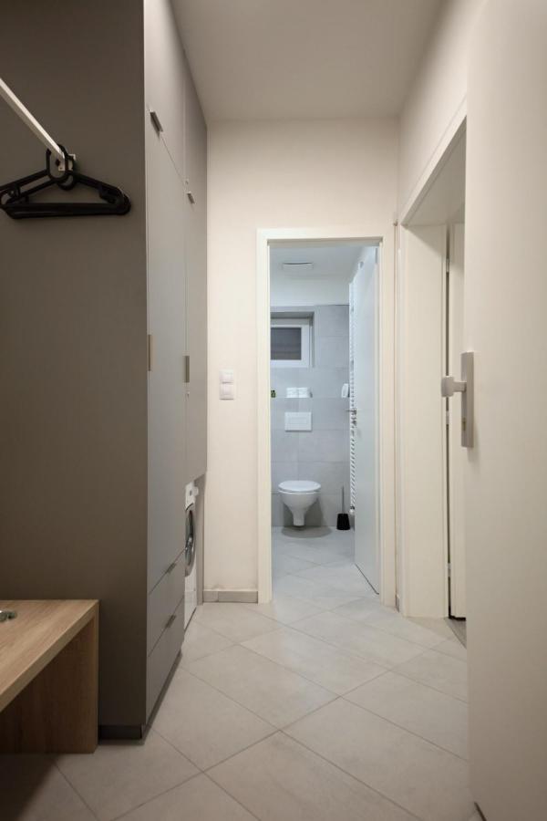 Honest Smichov Apartman Prága Kültér fotó