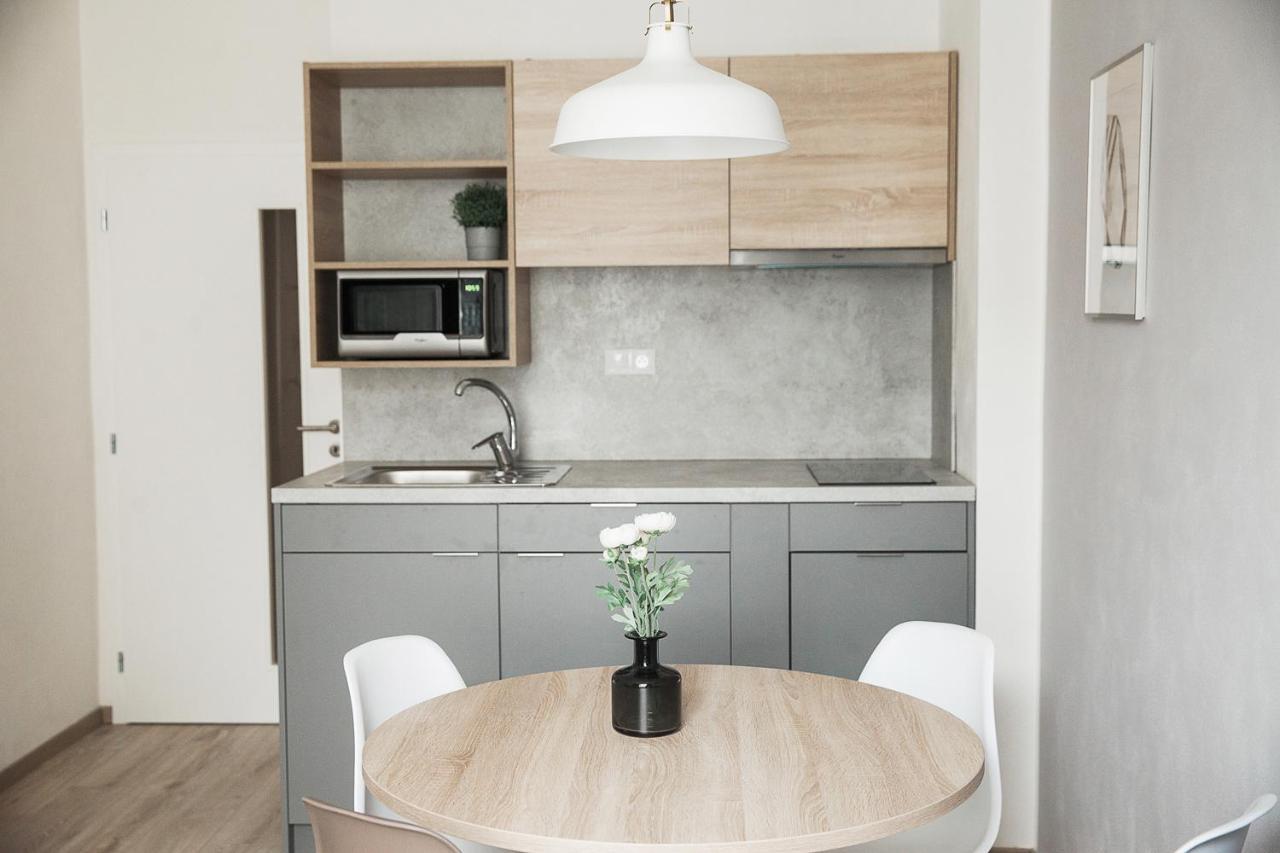 Honest Smichov Apartman Prága Kültér fotó